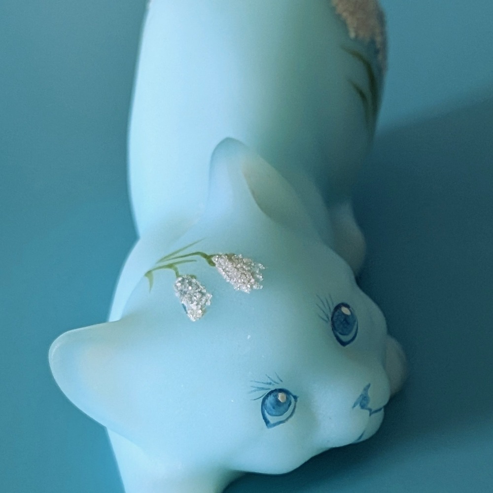Fenton Blue Satin Glass Cat Figurine Hand Painted Floral T Watson Vintage - Picture 3 of 6
